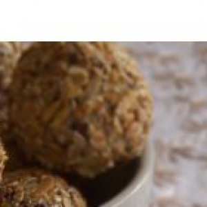 Рецепты средиземноморской кухни - Трюфели из белого шоколада, сушeной клюквы и овсяных хлопьев
