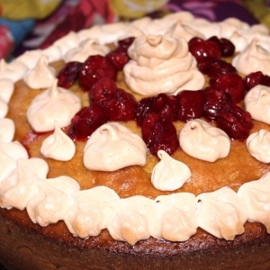 Вишня - Вишневый пирог с оливковым маслом, лаймом и безе