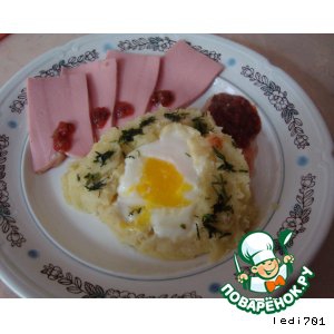 Рецепты - Яйца, запеченные в картофельном пюре