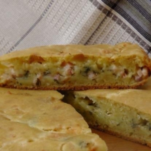 Рецепты - Заливной пирог с сыром, зеленью и грудинкой