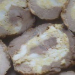 Свинина - Запеченные свиные рулетики с яйцом