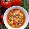 Овощной суп с копчеными колбасками