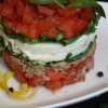 Рестораны, кафе, бары: Салат с тунцом, помидорами, сыром и базиликом